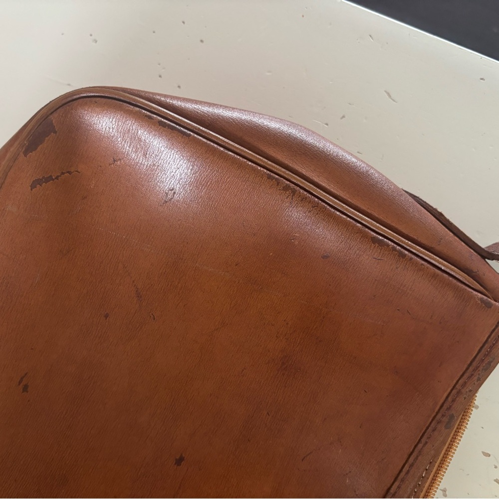 Longchamp Classic Brown Leather Shoulder Bag with Gold Accent - Picture 12 of 13